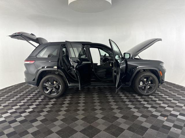 new 2025 Jeep Grand Cherokee car, priced at $48,500