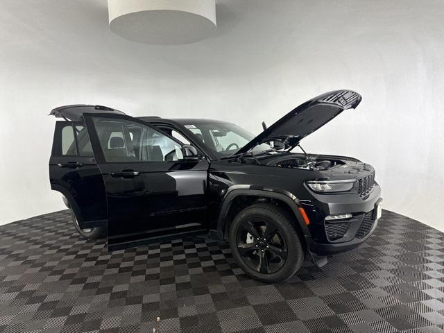 new 2025 Jeep Grand Cherokee car, priced at $48,500