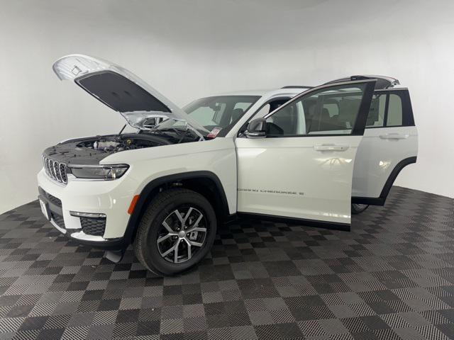 new 2025 Jeep Grand Cherokee L car, priced at $41,000