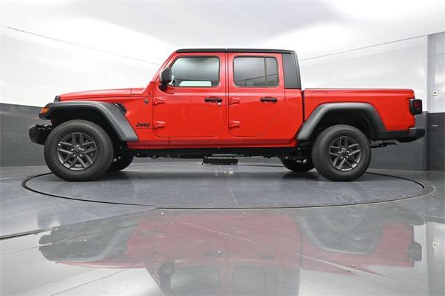 new 2025 Jeep Gladiator car, priced at $42,750