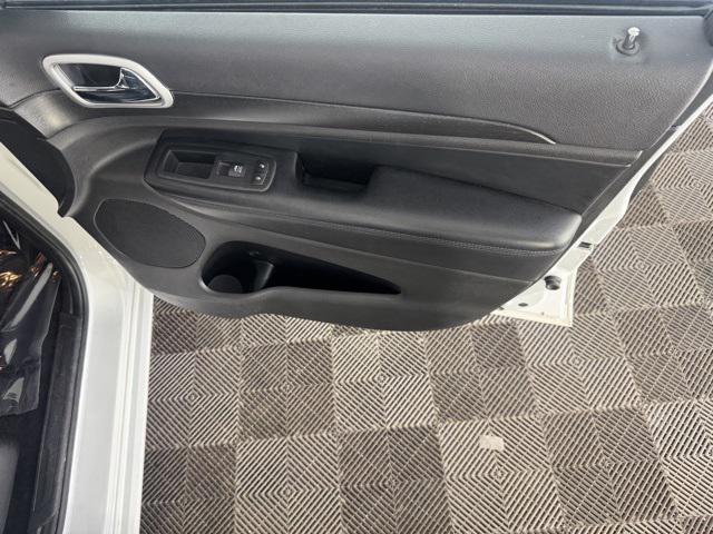 used 2015 Jeep Grand Cherokee car, priced at $13,500