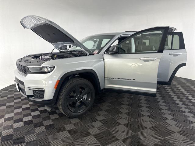 new 2025 Jeep Grand Cherokee L car, priced at $49,000