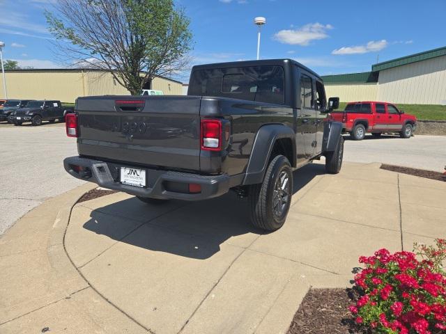 new 2025 Jeep Gladiator car, priced at $43,737