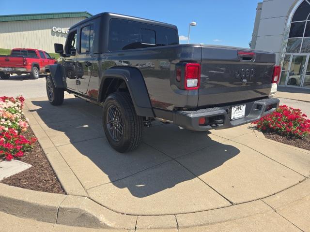 new 2025 Jeep Gladiator car, priced at $43,737