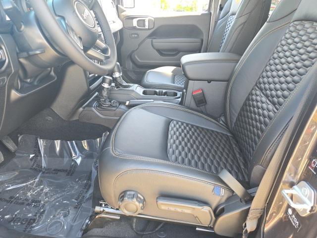 new 2025 Jeep Gladiator car, priced at $43,737