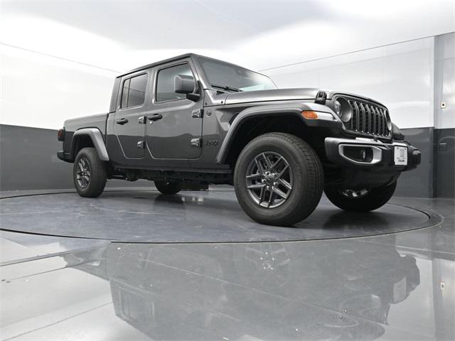 new 2025 Jeep Gladiator car, priced at $42,050