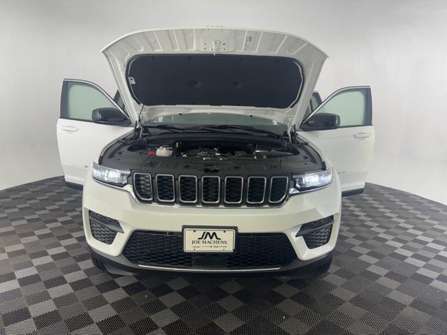 new 2025 Jeep Grand Cherokee car, priced at $33,500