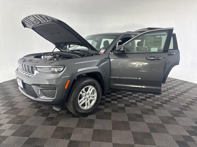 new 2025 Jeep Grand Cherokee car, priced at $34,000