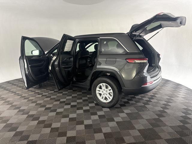 new 2025 Jeep Grand Cherokee car, priced at $34,000