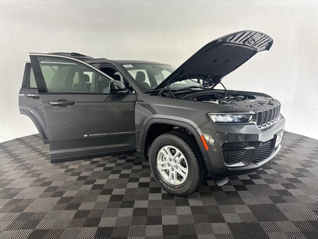 new 2025 Jeep Grand Cherokee car, priced at $34,000