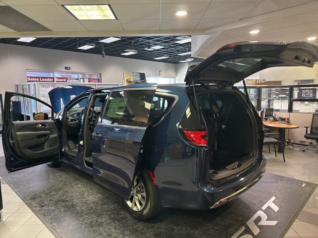 new 2025 Chrysler Pacifica car, priced at $41,942
