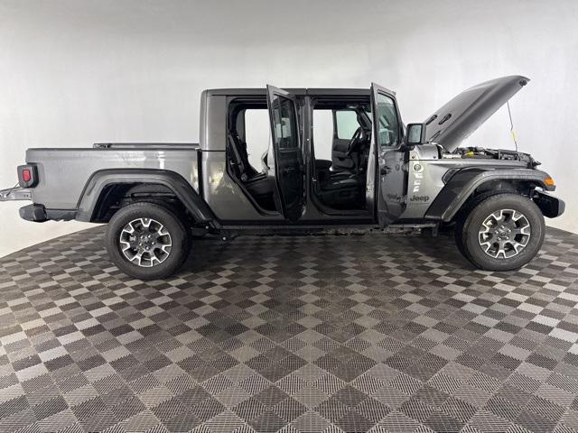 new 2025 Jeep Gladiator car, priced at $46,750