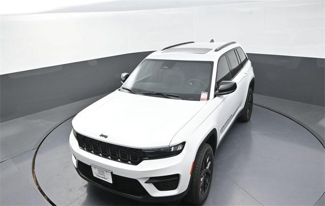 new 2025 Jeep Grand Cherokee car, priced at $40,750