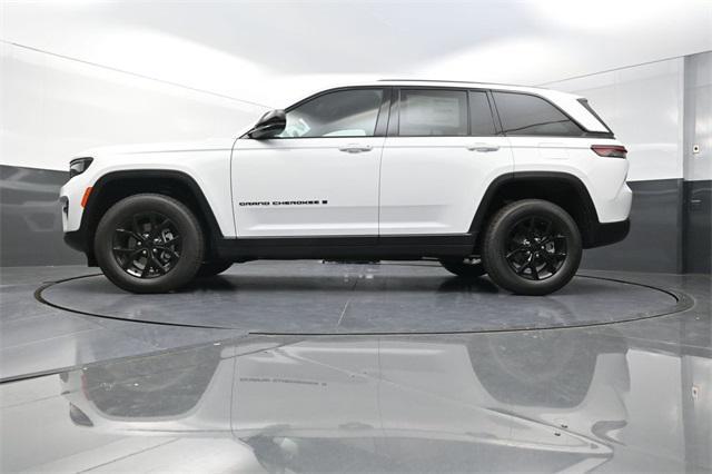 new 2025 Jeep Grand Cherokee car, priced at $40,750