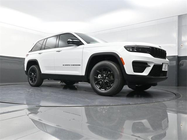 new 2025 Jeep Grand Cherokee car, priced at $40,750