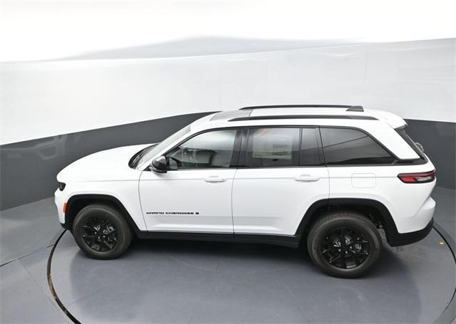 new 2025 Jeep Grand Cherokee car, priced at $40,750