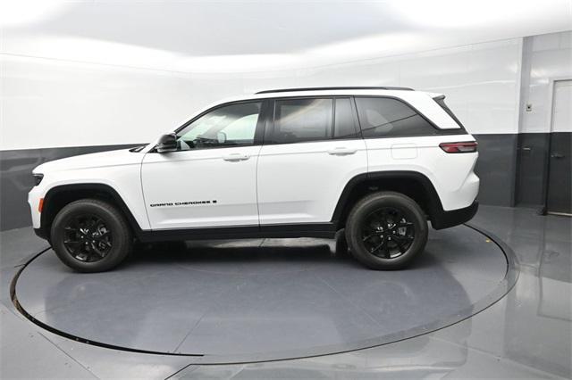 new 2025 Jeep Grand Cherokee car, priced at $40,750
