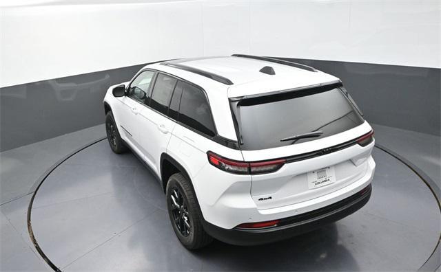 new 2025 Jeep Grand Cherokee car, priced at $40,750