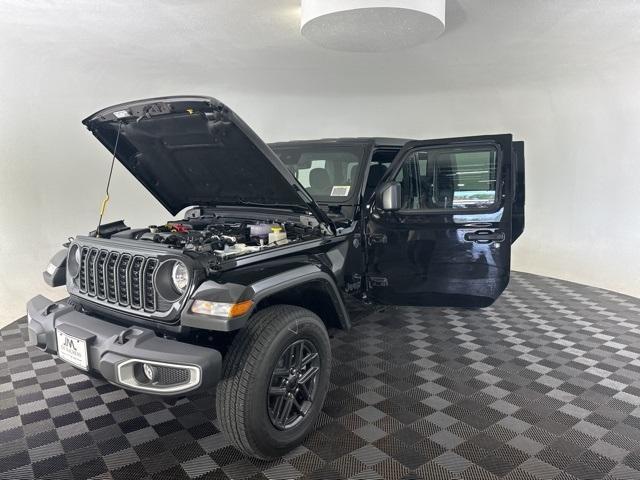 new 2024 Jeep Gladiator car, priced at $46,378