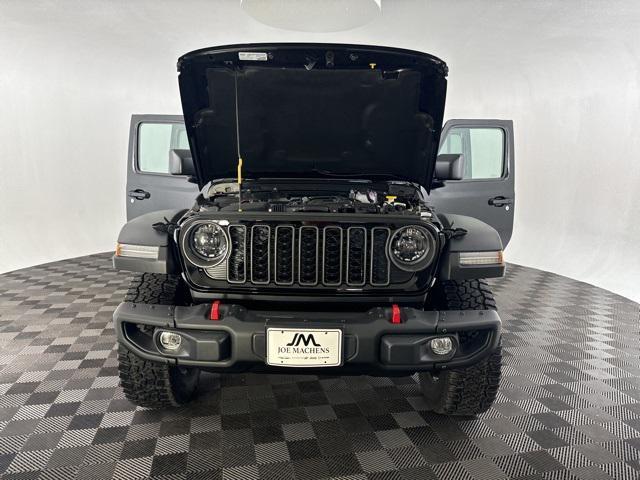 new 2024 Jeep Gladiator car, priced at $53,112