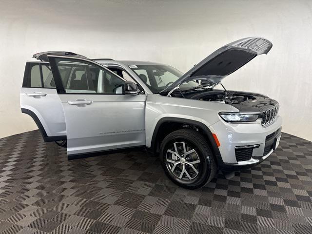 new 2025 Jeep Grand Cherokee L car, priced at $44,000