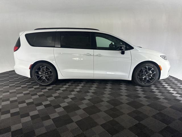 new 2024 Chrysler Pacifica car, priced at $42,000