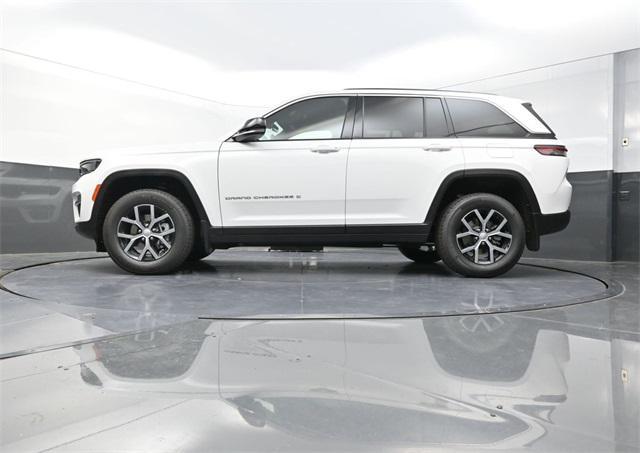 new 2025 Jeep Grand Cherokee car, priced at $42,250