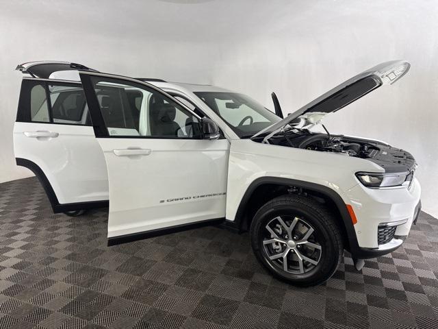 new 2025 Jeep Grand Cherokee L car, priced at $48,041