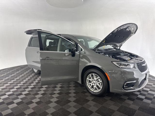 new 2025 Chrysler Pacifica car, priced at $39,000