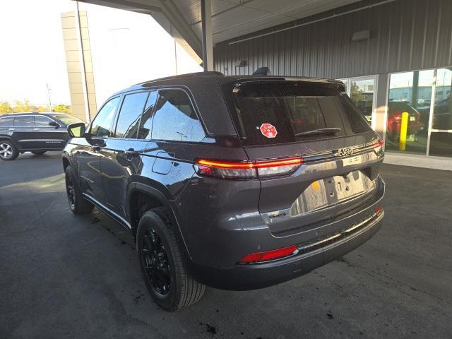 new 2025 Jeep Grand Cherokee car, priced at $38,250