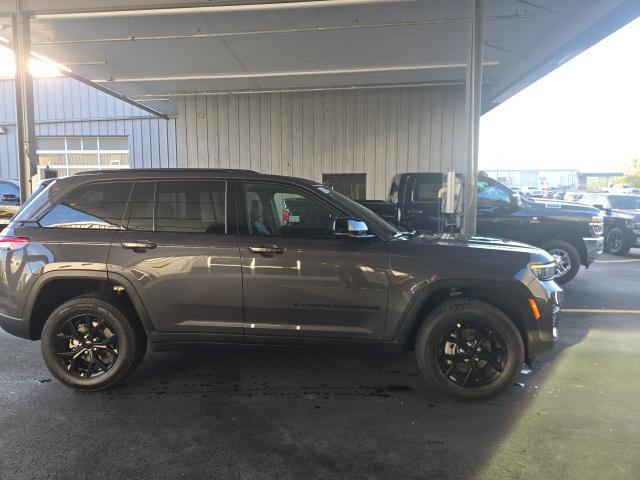 new 2025 Jeep Grand Cherokee car, priced at $38,250