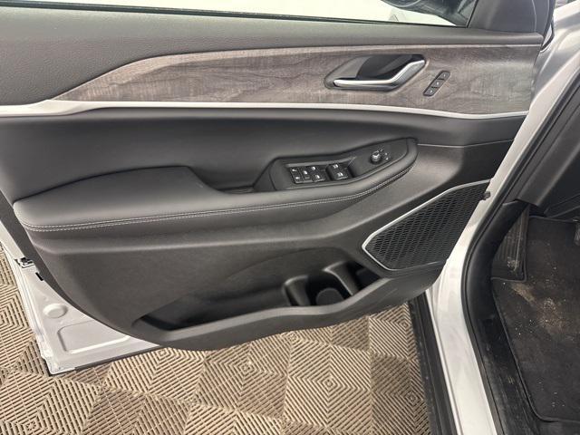 new 2025 Jeep Grand Cherokee L car, priced at $47,662