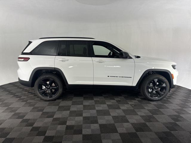 new 2025 Jeep Grand Cherokee car, priced at $48,000