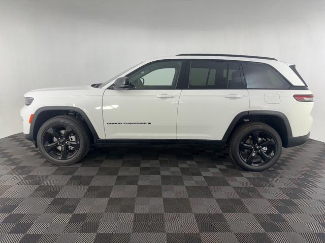 new 2025 Jeep Grand Cherokee car, priced at $48,000