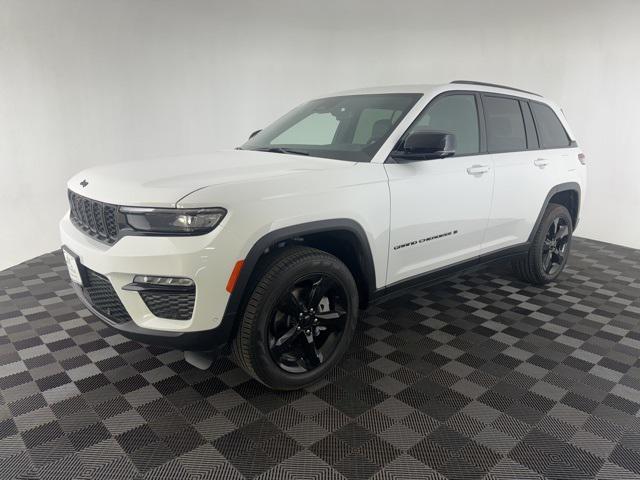 new 2025 Jeep Grand Cherokee car, priced at $48,000