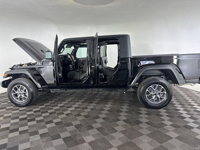 new 2024 Jeep Gladiator car, priced at $43,067