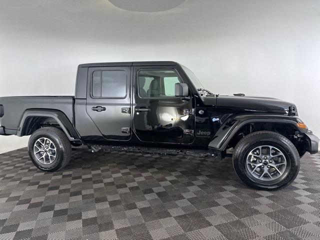 new 2024 Jeep Gladiator car, priced at $43,067