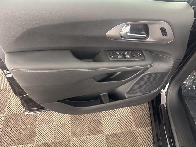 new 2025 Chrysler Pacifica car, priced at $41,176