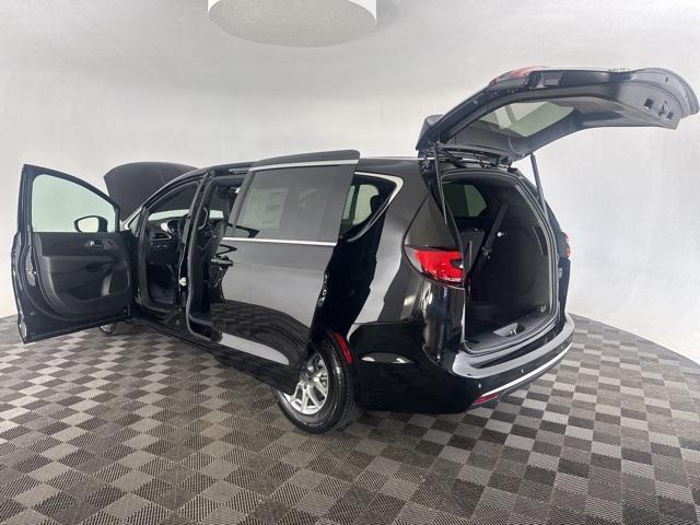 new 2025 Chrysler Pacifica car, priced at $41,176