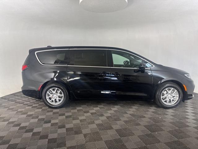 new 2025 Chrysler Pacifica car, priced at $41,176