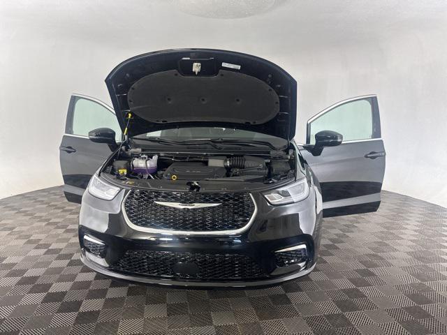 new 2025 Chrysler Pacifica car, priced at $41,176