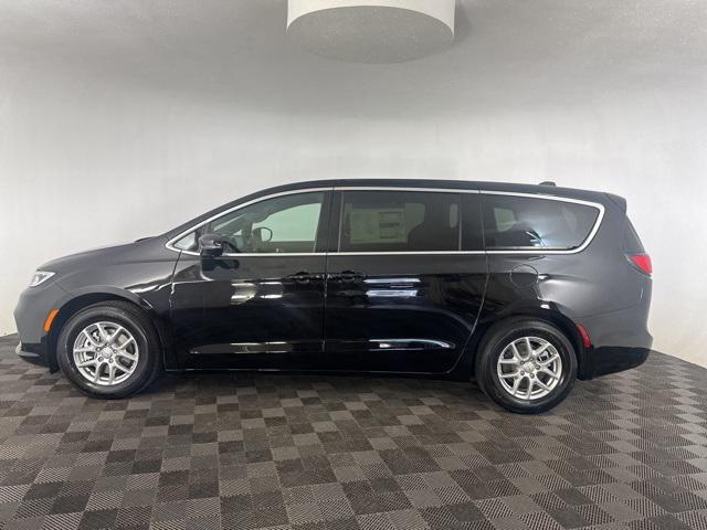 new 2025 Chrysler Pacifica car, priced at $41,176