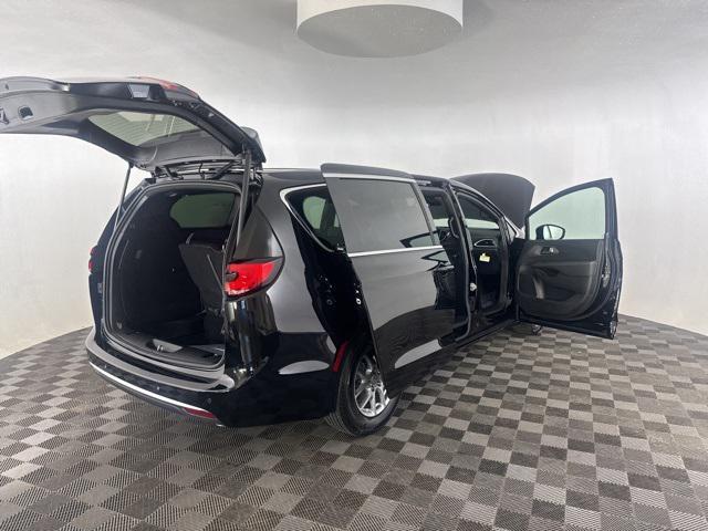 new 2025 Chrysler Pacifica car, priced at $41,176