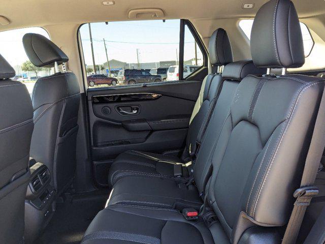 new 2025 Honda Pilot car, priced at $41,095