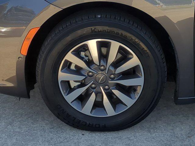 used 2021 Chrysler Pacifica Hybrid car, priced at $22,000