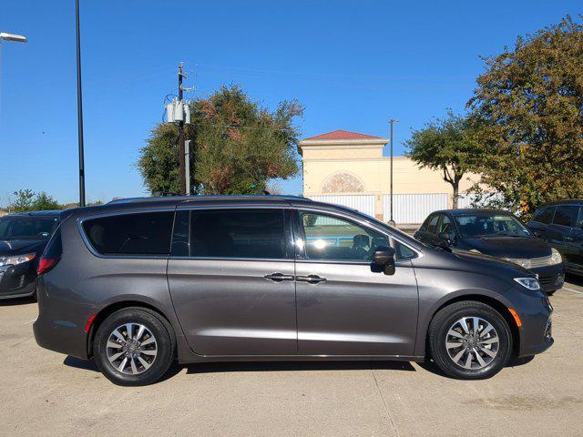 used 2021 Chrysler Pacifica Hybrid car, priced at $22,000