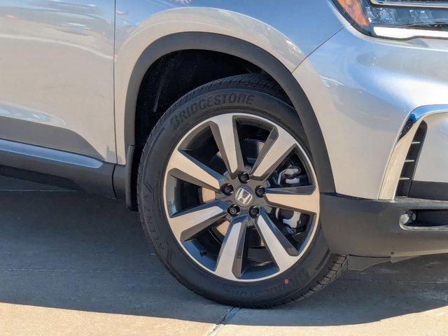 new 2025 Honda Pilot car, priced at $50,375