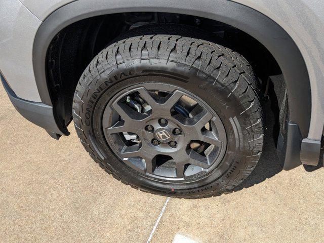 new 2025 Honda Pilot car, priced at $47,795