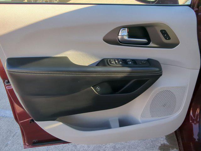 used 2021 Chrysler Pacifica Hybrid car, priced at $21,500