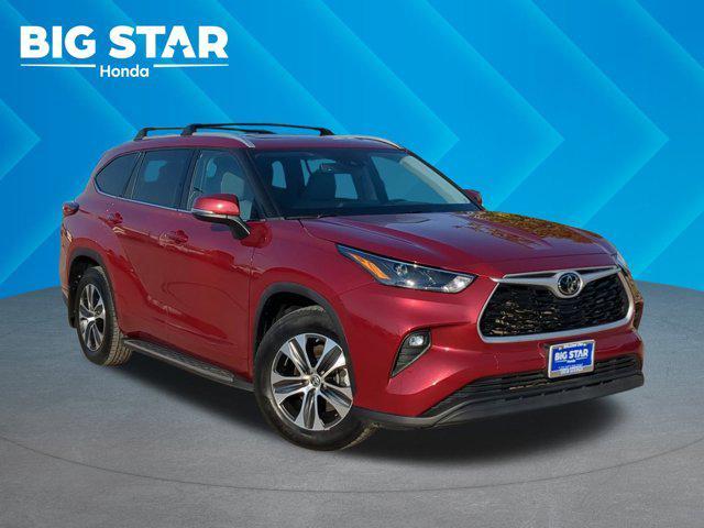 used 2022 Toyota Highlander car, priced at $30,300